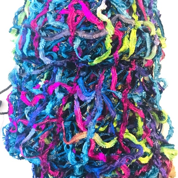 Peacock Ribbon Scarf NWT!  Very Vibrant Colors!! - Picture 2 of 3